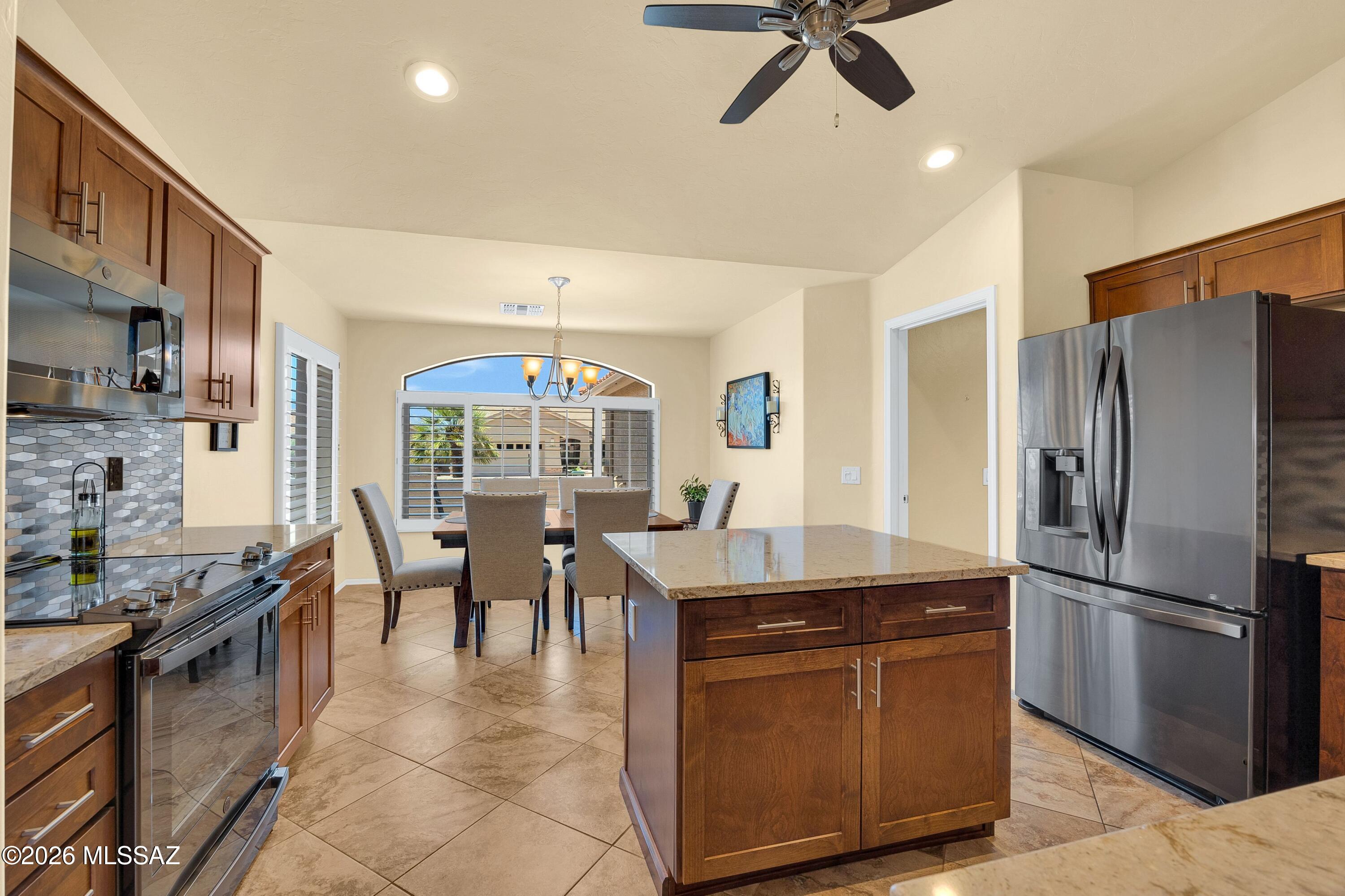61852 East Sandlewood Road Tucson, AZ 85739 - Photo 15 of 50 Quartz Counters & Tile Backsplash