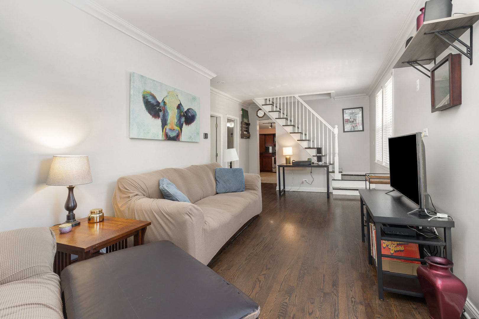 2121 Pine Road Homewood, IL 60430 - Photo 4 of 20 a living room with furniture and a flat screen tv