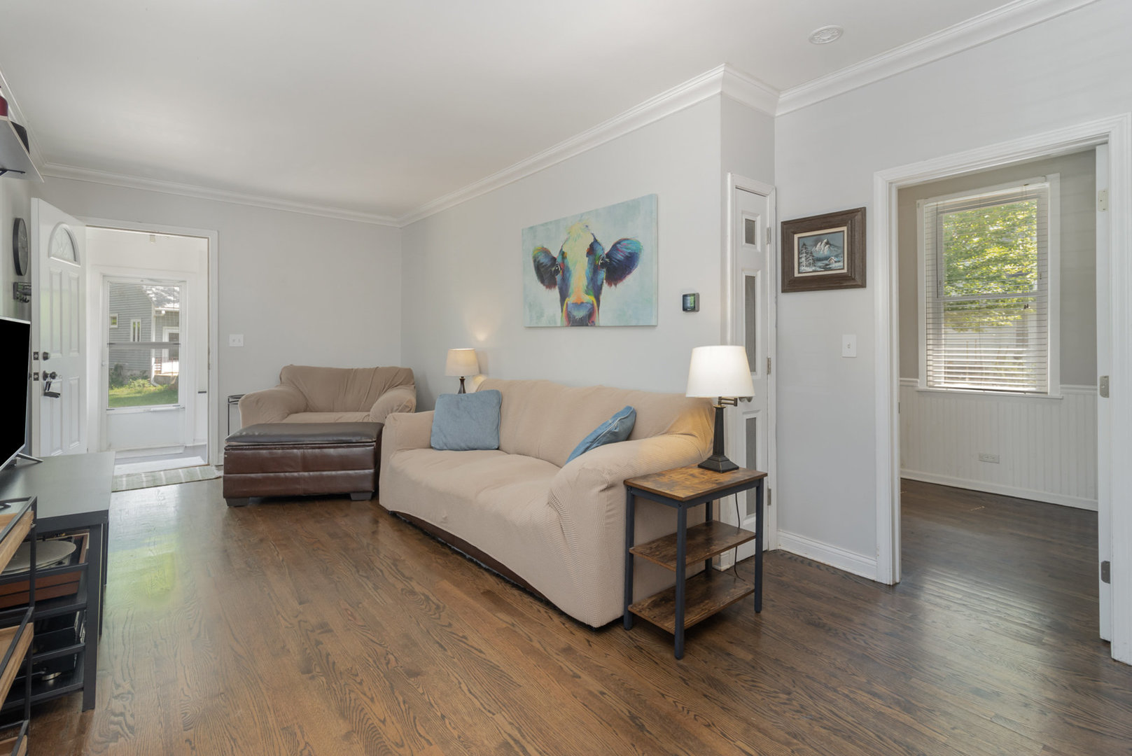 2121 Pine Road Homewood, IL 60430 - Photo 5 of 20 a living room with furniture and a flat screen tv