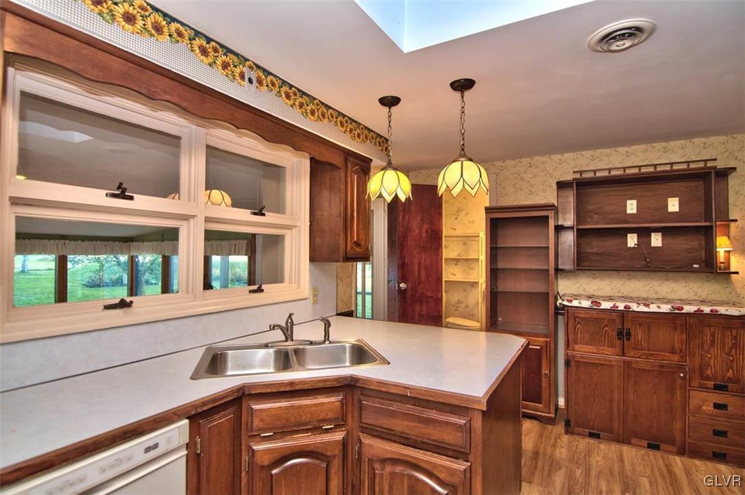 5257 Neola Road Stroudsburg, PA 18360 - Photo 16 of 50 Kitchen