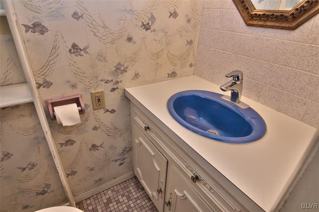 5257 Neola Road Stroudsburg, PA 18360 - Photo 24 of 50 Powder Room