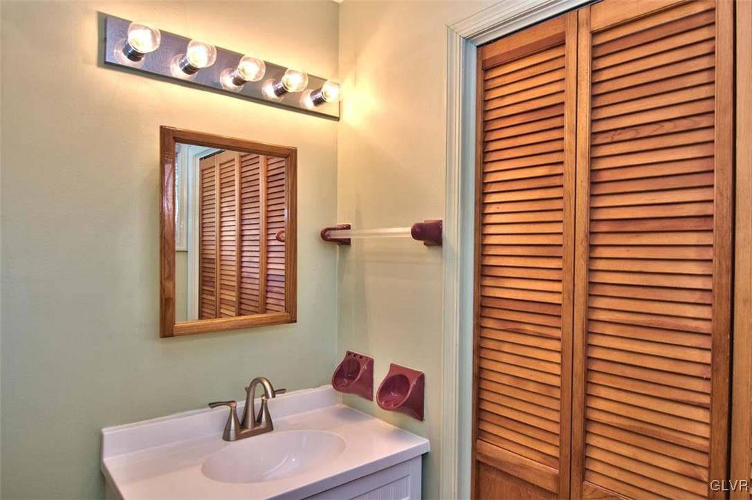 5257 Neola Road Stroudsburg, PA 18360 - Photo 29 of 50 Master Bathroom