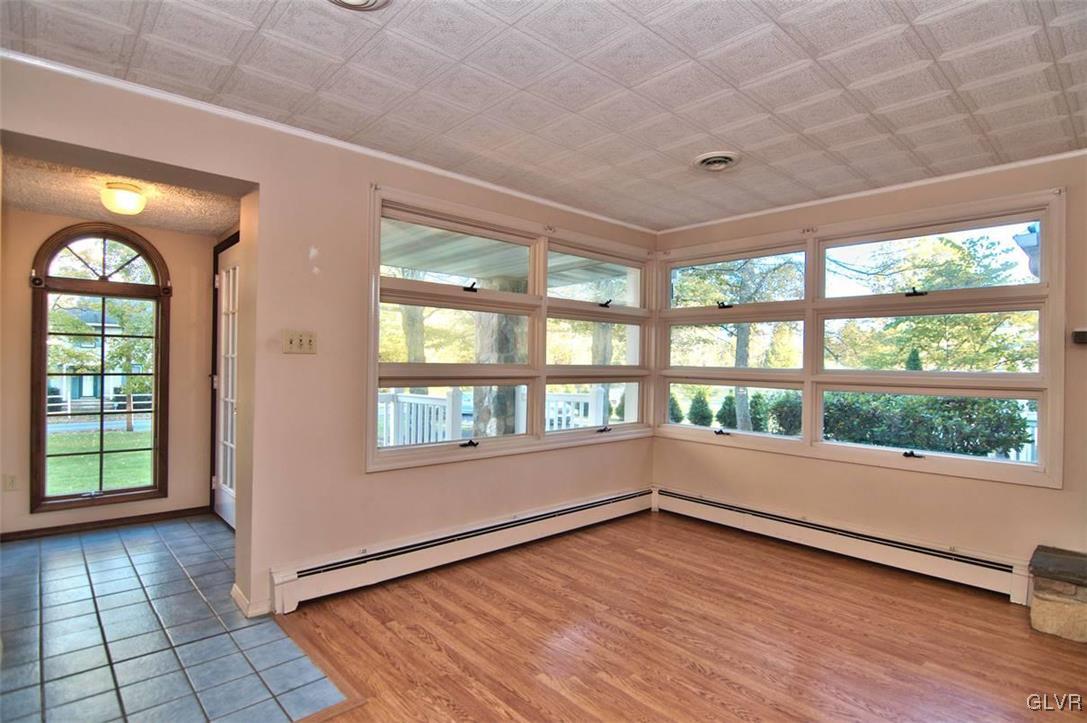 5257 Neola Road Stroudsburg, PA 18360 - Photo 9 of 50 Living Room