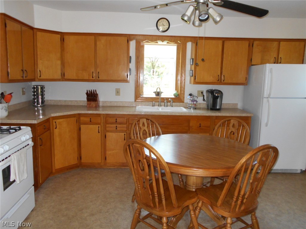 3281 Shellhart Road Norton, OH 44203 - Photo 2 of 23 Large eat-in kitchen with lots of natural light!