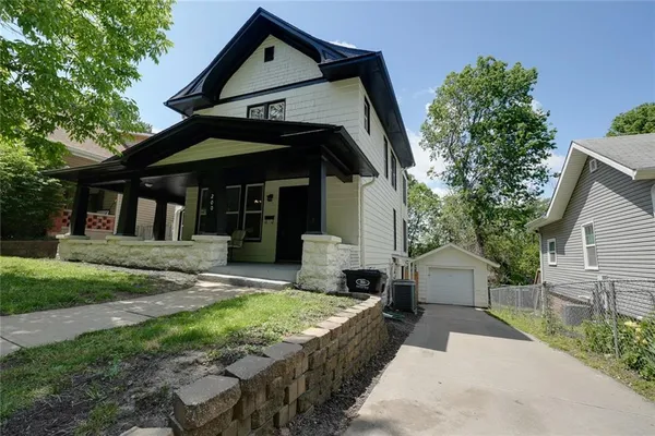 $299,000 | 200 South Willis Avenue, Independence, MO 64050