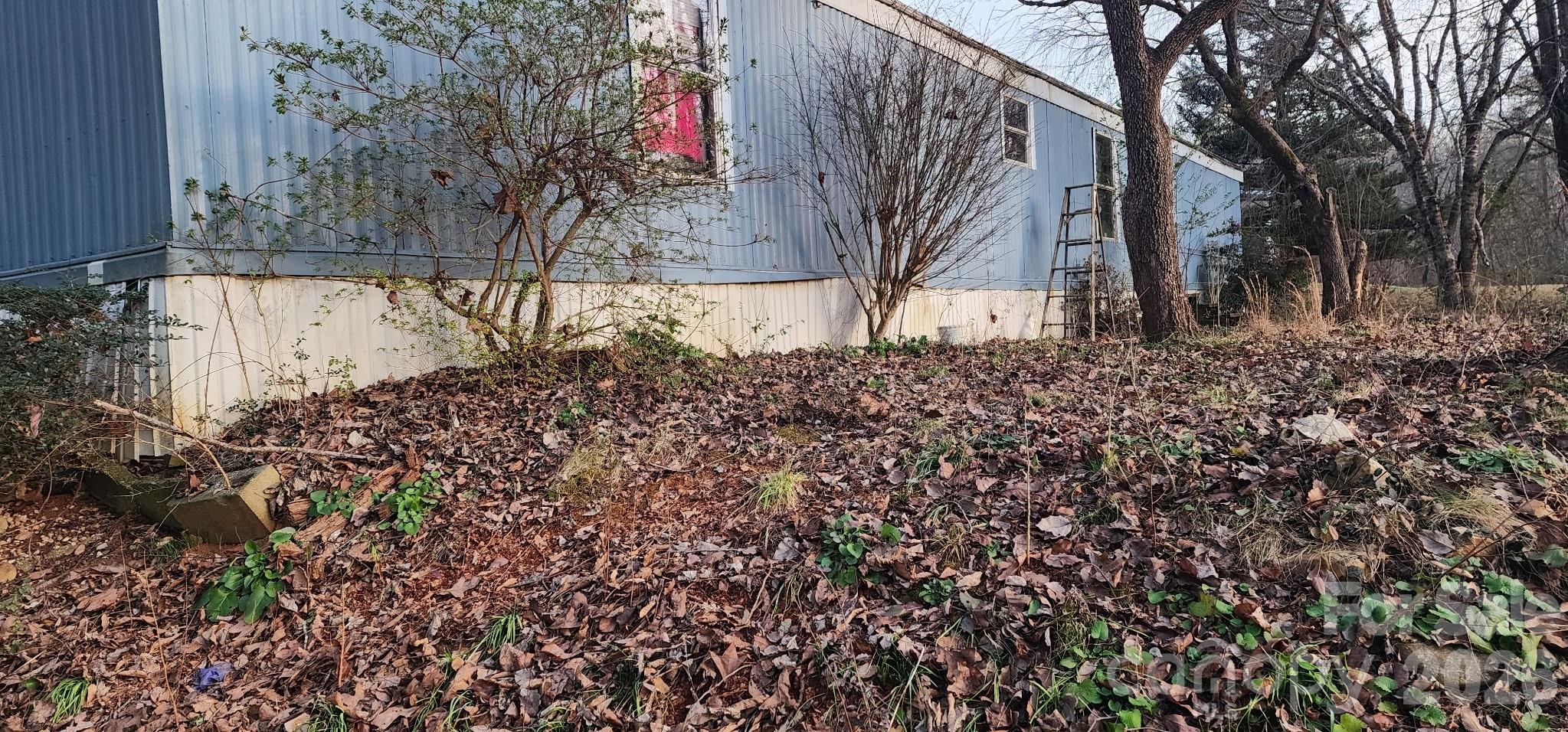 1142 Hidden View Loop Marion, NC 28752 - Photo 3 of 16 a view of a backyard