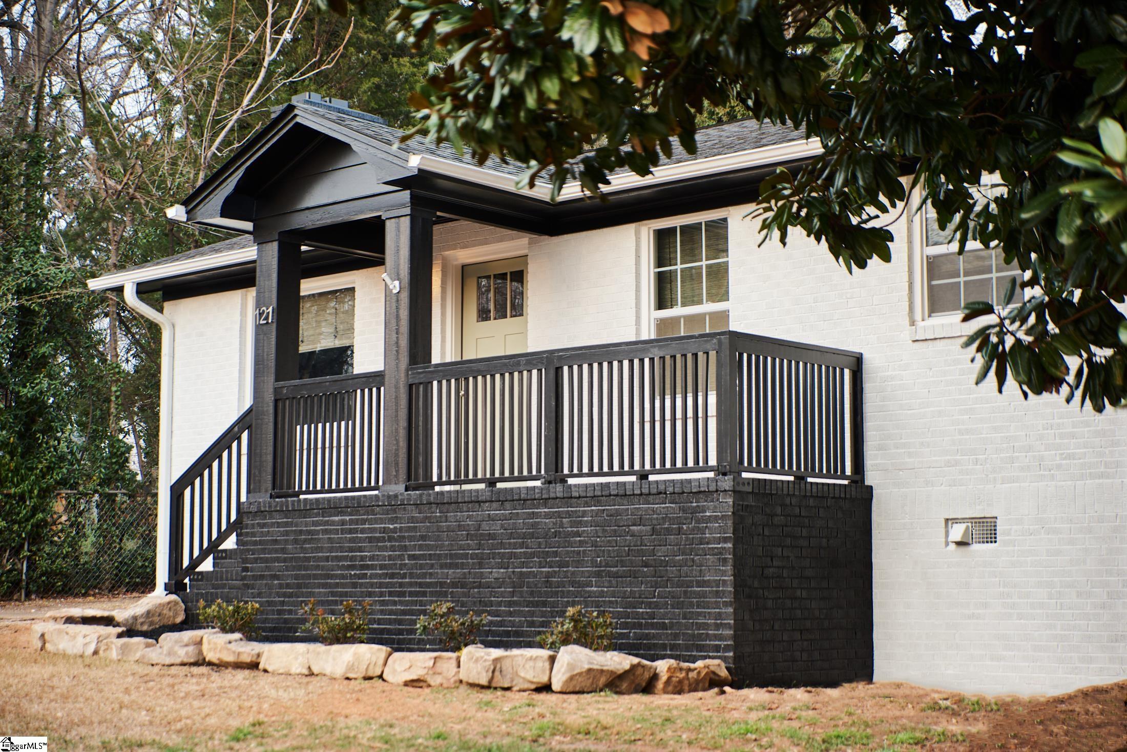 121 Maco Street Greenville, SC 29607 - Photo 2 of 23