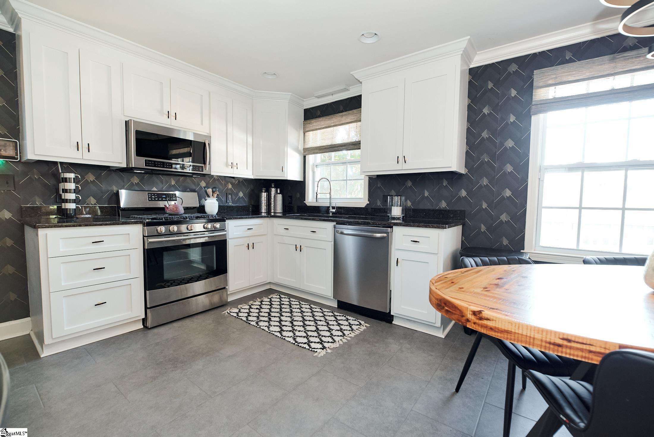 121 Maco Street Greenville, SC 29607 - Photo 9 of 23