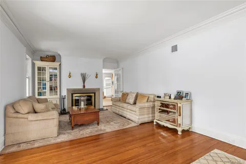 $1,995,000 | 168 Brixton Road, Garden City, NY 11530