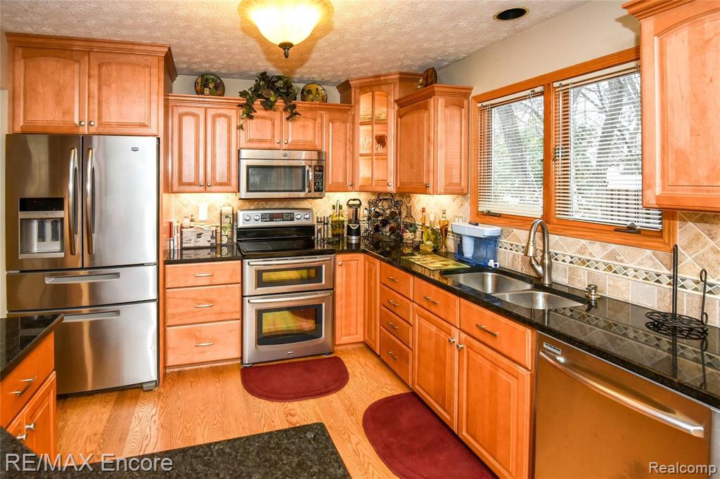 6576 Ridgeview Drive Clarkston, MI 48346 - Photo 12 of 75