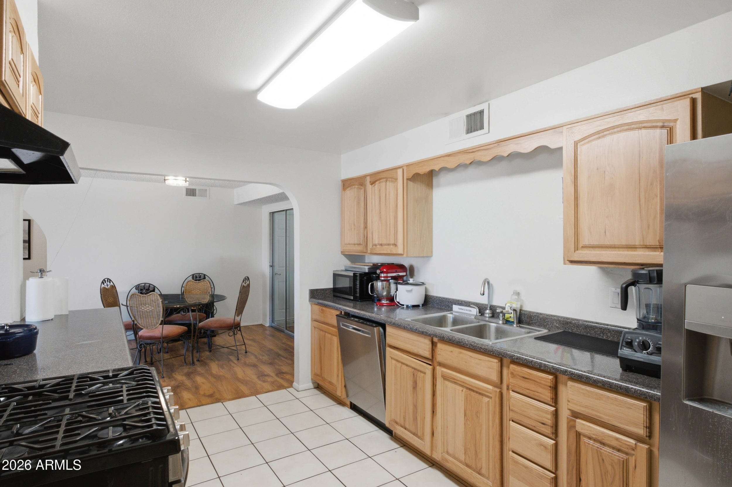 813 West Romo Jones Street Tempe, AZ 85281 - Photo 8 of 23 813 W Romo Jones St-7