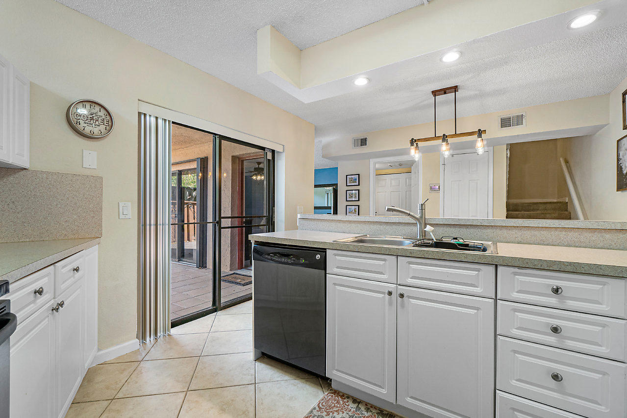 8279 Severn Drive, Unit B Boca Raton, FL 33433 - Photo 14 of 33 015-8279SevernDr-BocaRaton-FL-small