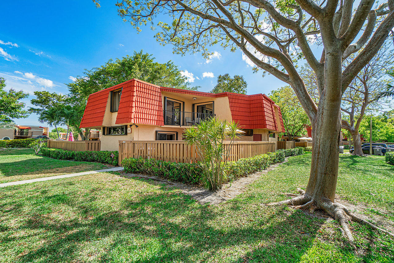 8279 Severn Drive, Unit B Boca Raton, FL 33433 - Photo 2 of 33 002-8279SevernDr-BocaRaton-FL-small