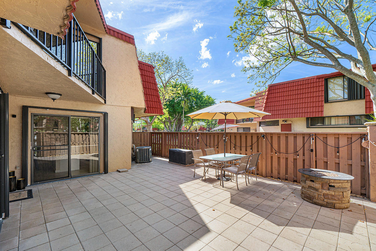 8279 Severn Drive, Unit B Boca Raton, FL 33433 - Photo 4 of 33 004-8279SevernDr-BocaRaton-FL-small