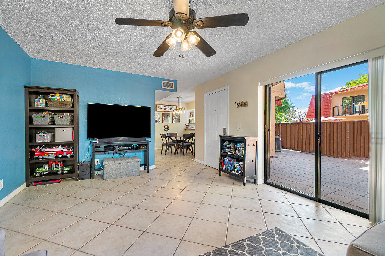 8279 Severn Drive, Unit B Boca Raton, FL 33433 - Photo 9 of 33 009-8279SevernDr-BocaRaton-FL-small