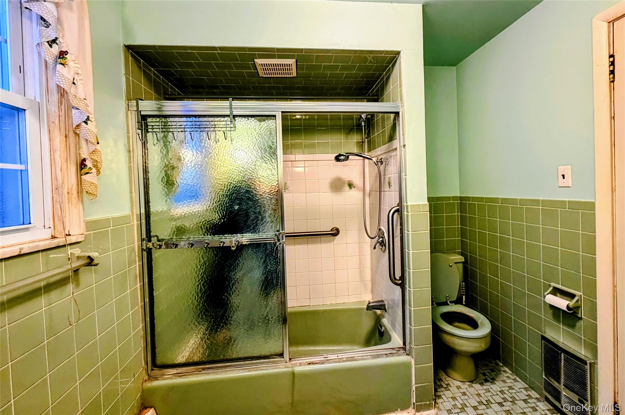 537 Ryders Lane East Brunswick, NJ 08816 - Photo 10 of 13 a bathroom with a shower and toilet