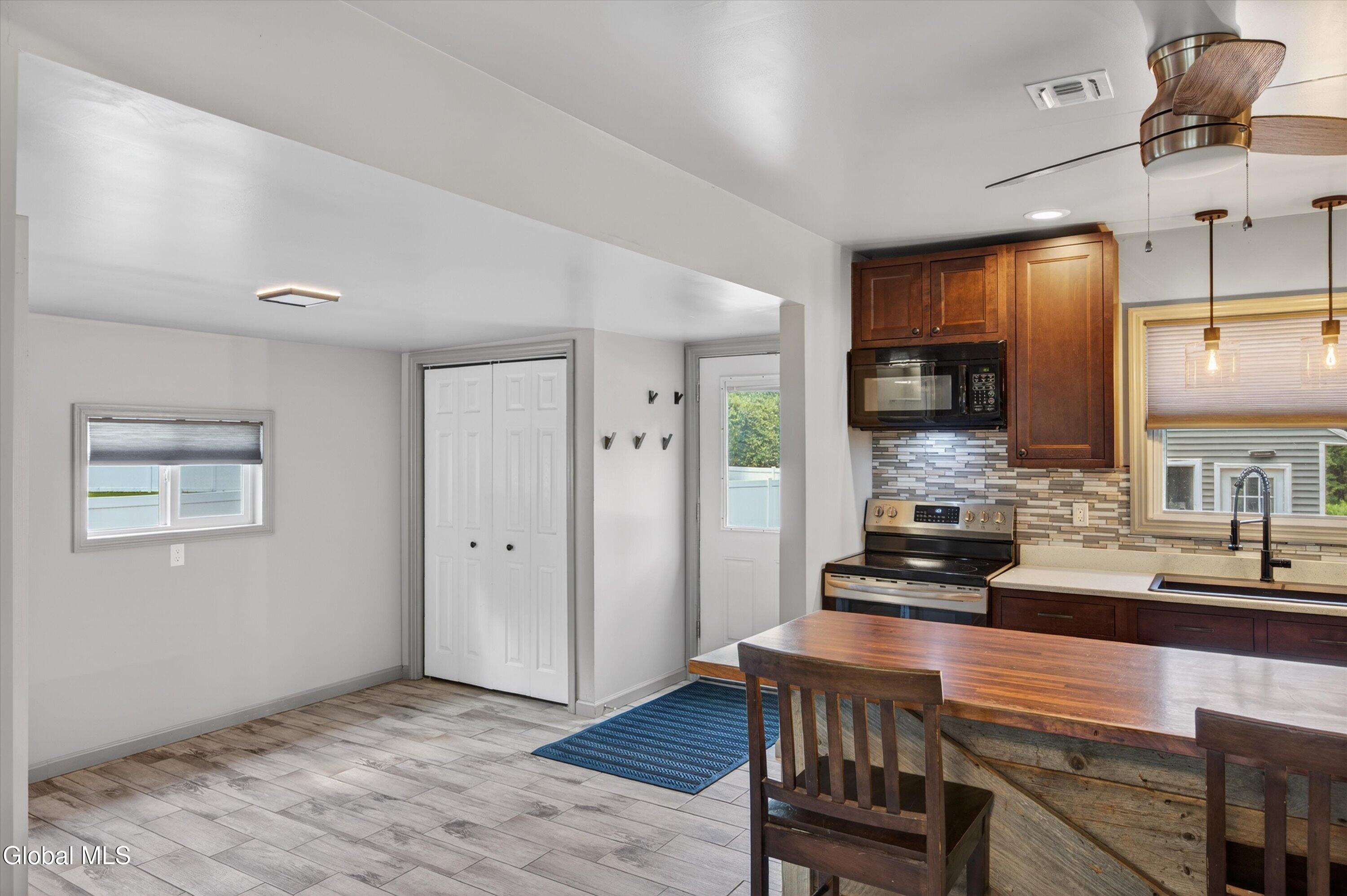 162 Clamsteam Road Halfmoon, NY 12065 - Photo 5 of 69 05-162 Clamsteam Rd-05