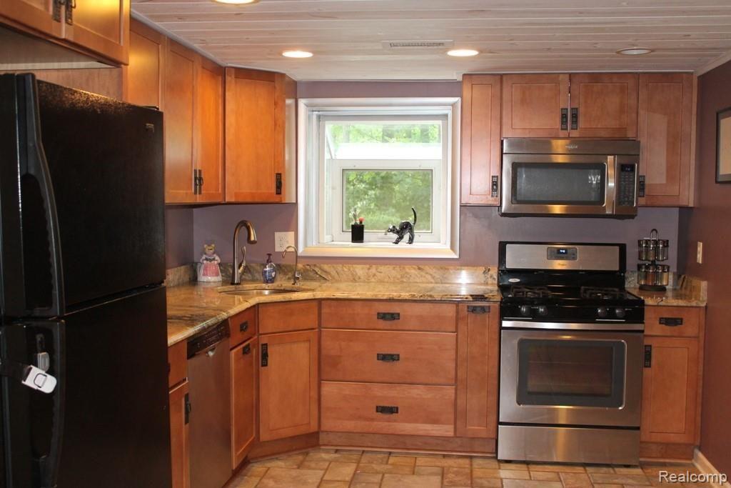2270 Houser Road Holly, MI 48442 - Photo 7 of 29 IMG_6187.JPG