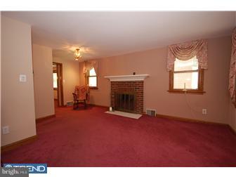 404 Crest Road Oreland, PA 19075 - Photo 2 of 12 Living Room
