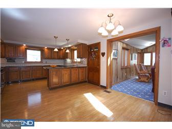 404 Crest Road Oreland, PA 19075 - Photo 4 of 12 Kitchen