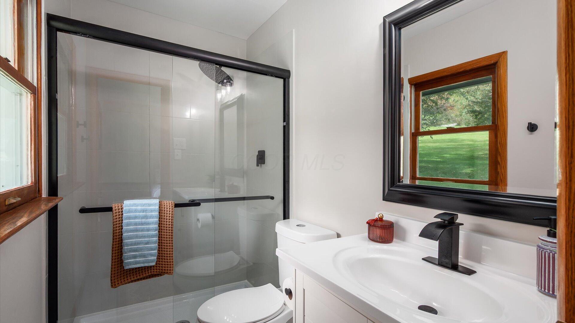 1681 Watson Road Southeast Heath, OH 43056 - Photo 17 of 31 Primary Bathroom