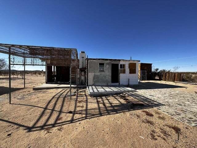 1331 Leeds Road Joshua Tree, CA 92252 - Photo 3 of 19 20221116202327539359000000-o