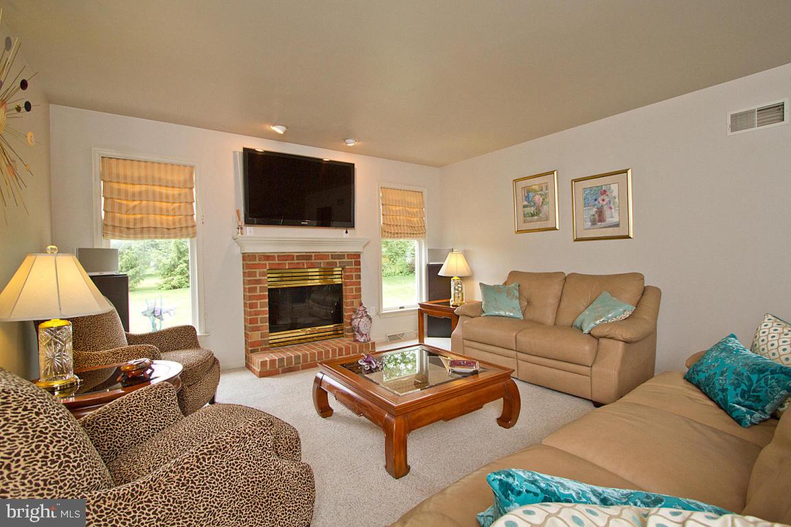 656 Laurel Avenue Lititz, PA 17543 - Photo 7 of 52