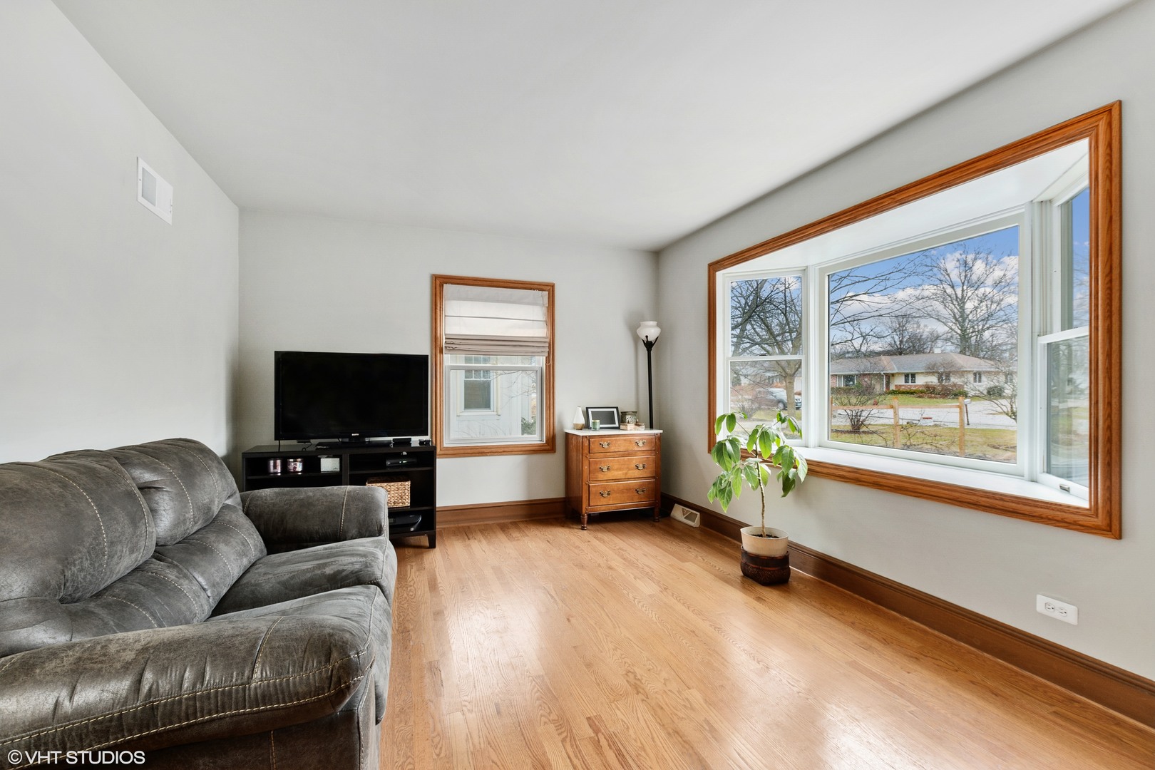 11034 Bryant Road Mokena, IL 60448 - Photo 3 of 19 a living room with furniture and a flat screen tv