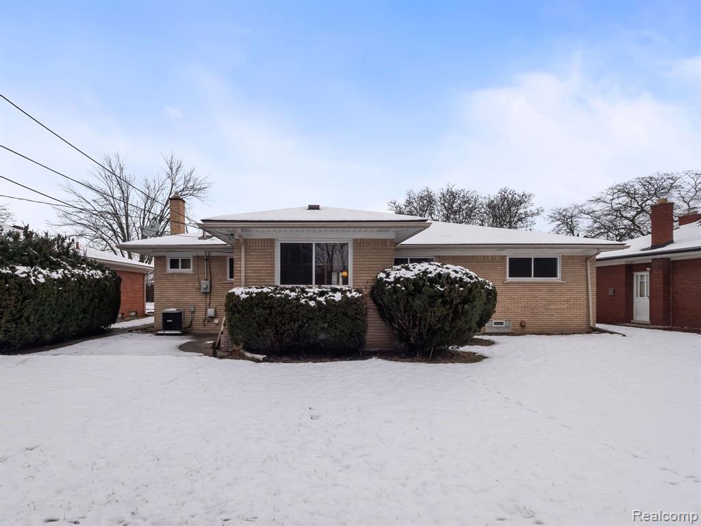 11116 Racine Road Warren, MI 48093 - Photo 8 of 31