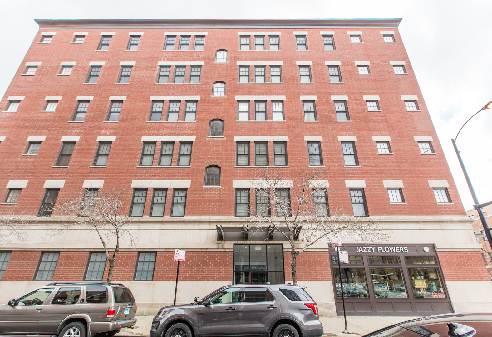 35 South Racine Avenue, Unit 4SE Chicago, IL 60607 - Photo 24 of 24 a front view of a building