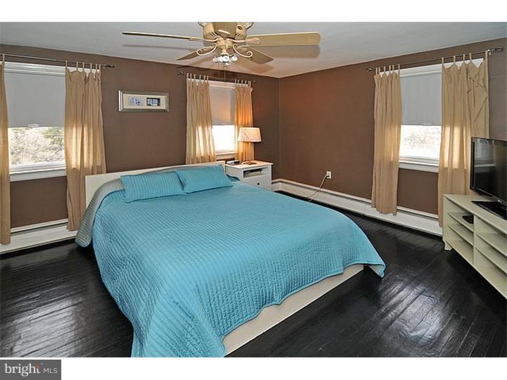 585 Pedley Road Philadelphia, PA 19128 - Photo 11 of 18 Bedroom - Main