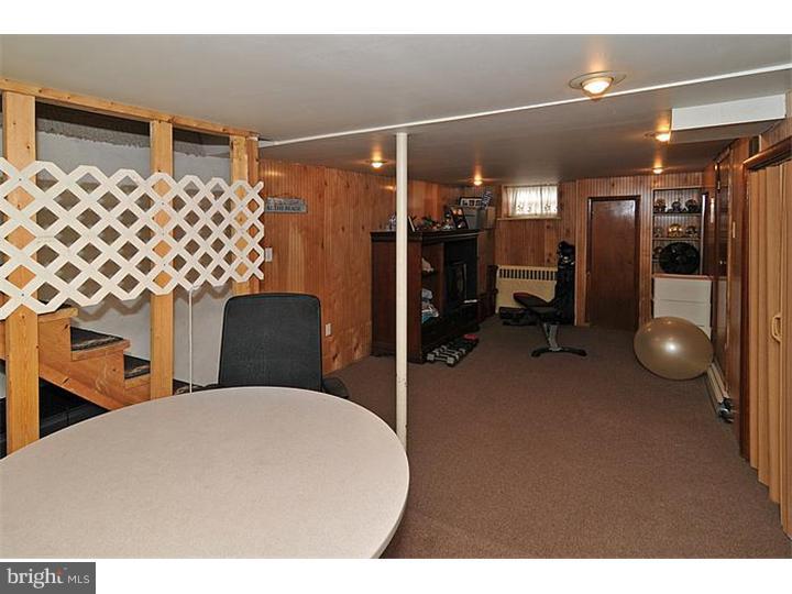 585 Pedley Road Philadelphia, PA 19128 - Photo 14 of 18 Family Room