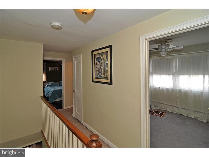 585 Pedley Road Philadelphia, PA 19128 - Photo 9 of 18 Hallway