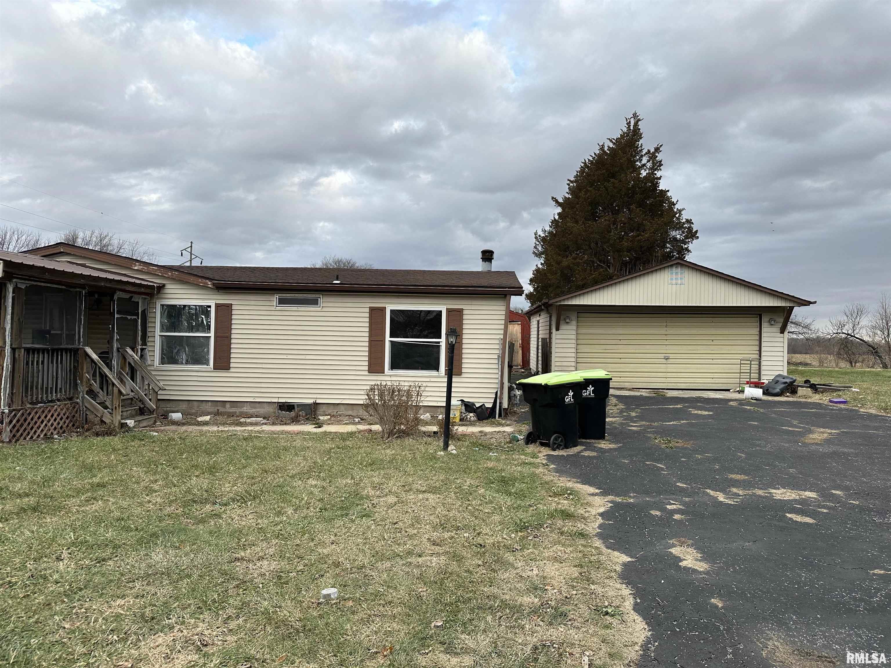 802 Spates Street Jacksonville, IL 62650 - Photo 1 of 10