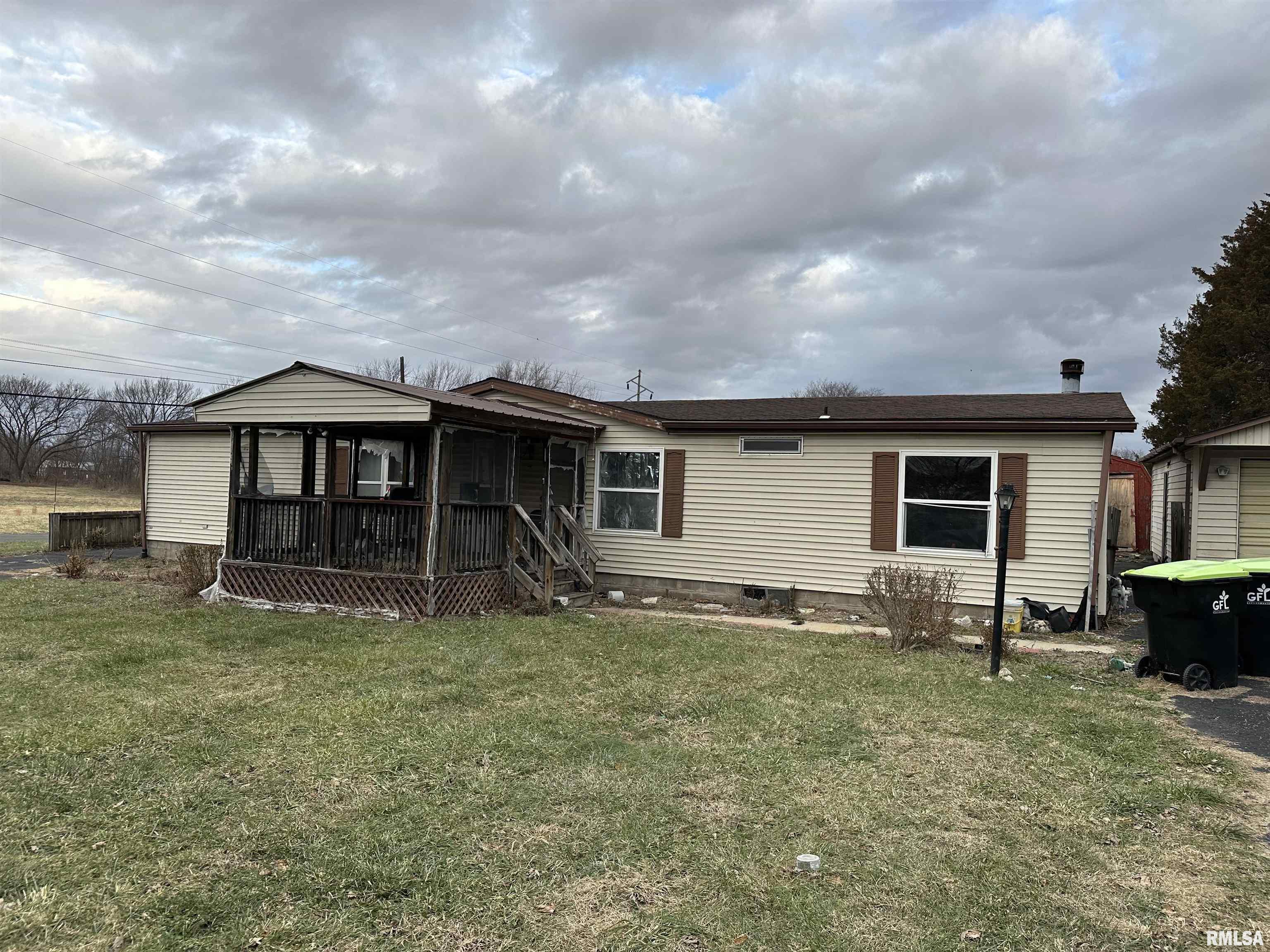 802 Spates Street Jacksonville, IL 62650 - Photo 2 of 10