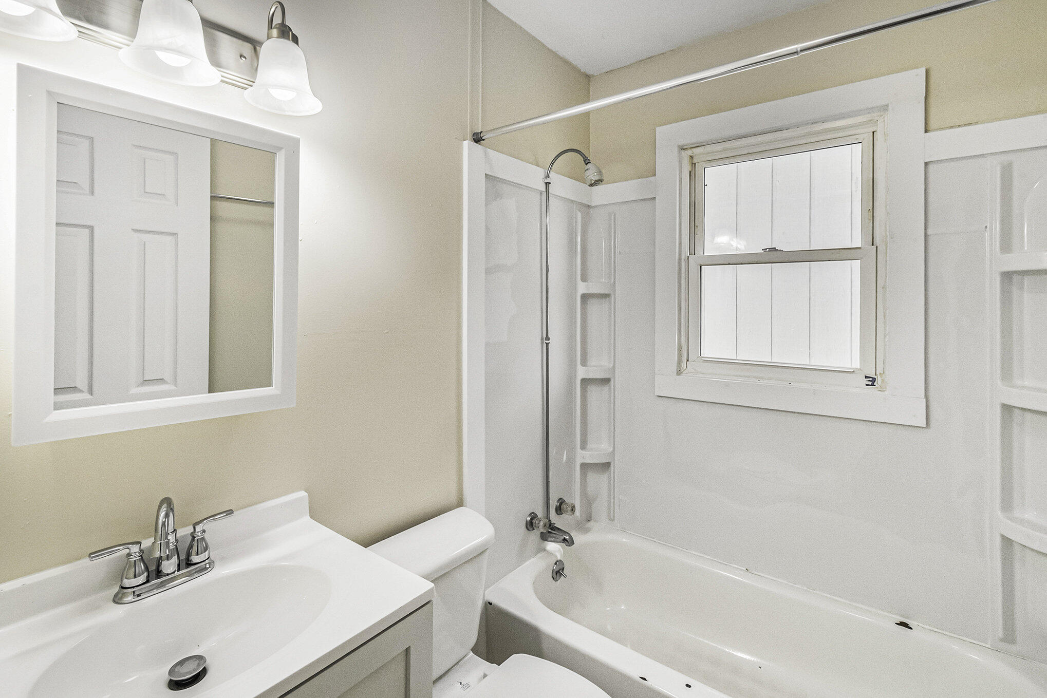 4607 Pleasant Grove Road Lansing, MI 48910 - Photo 11 of 15 022_ndp7026