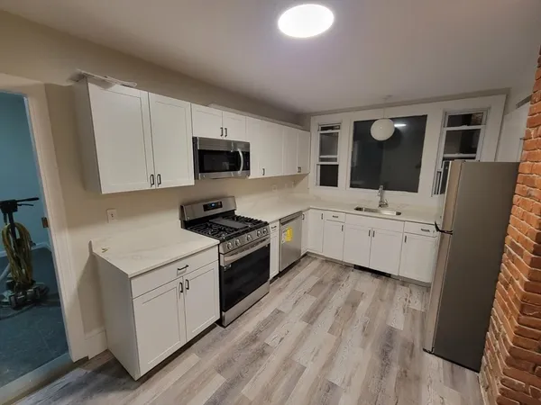 $3,100 | 96 Midland Street, Unit 1, Lowell, MA 01851