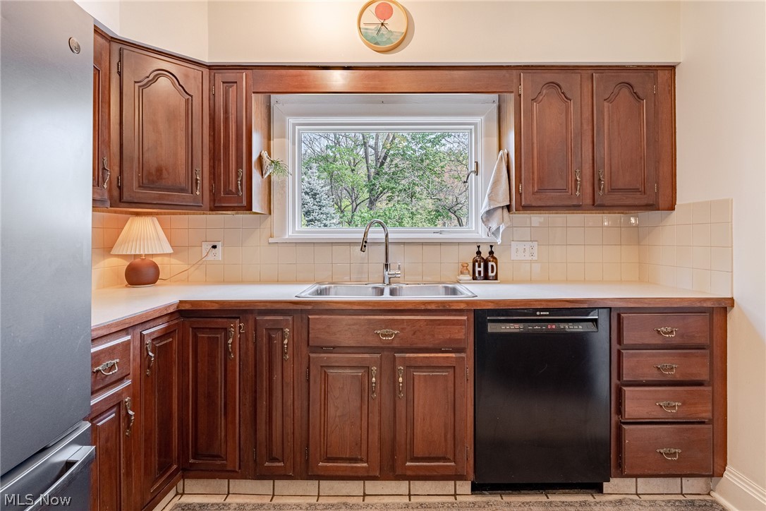 643 Ecton Road Akron, OH 44303 - Photo 13 of 42 Gallery Image 13