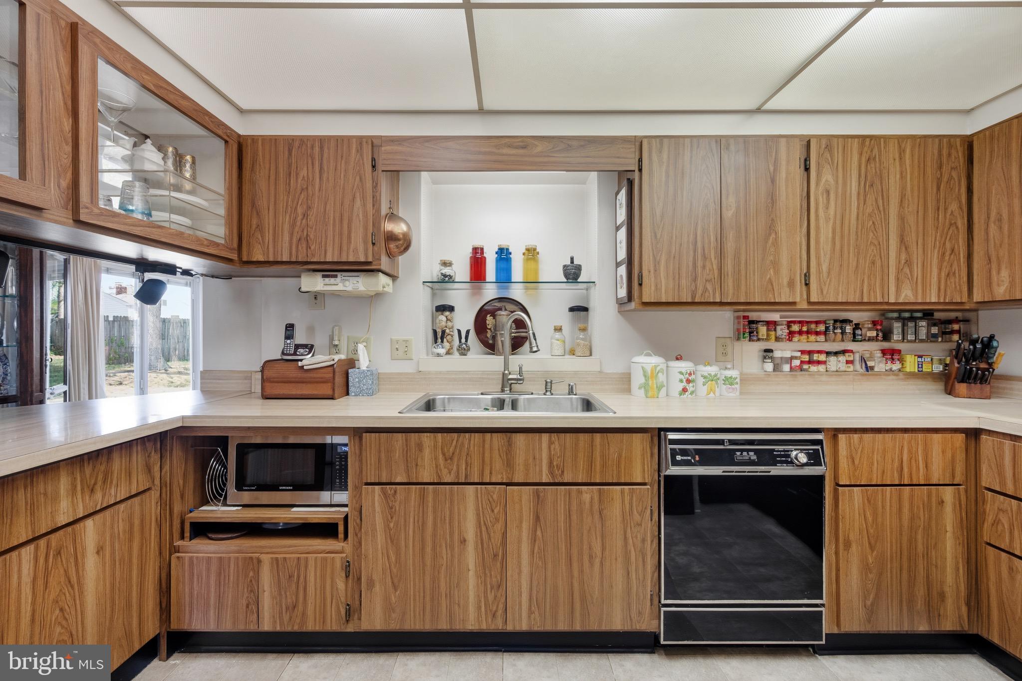 6820 Constance Drive Springfield, VA 22150 - Photo 16 of 46 Spacious Kitchen