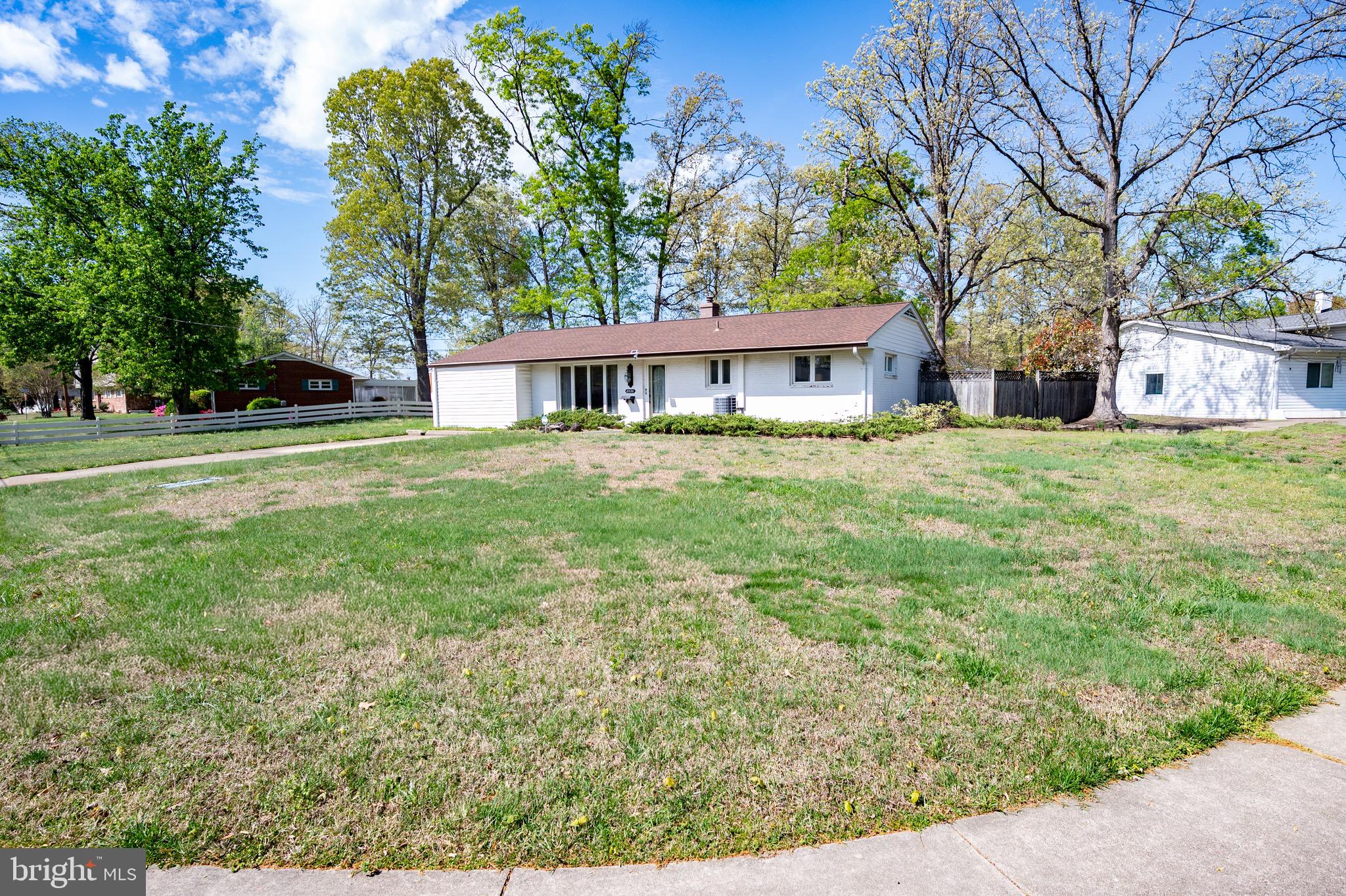 6820 Constance Drive Springfield, VA 22150 - Photo 4 of 46 Large Corner Lot