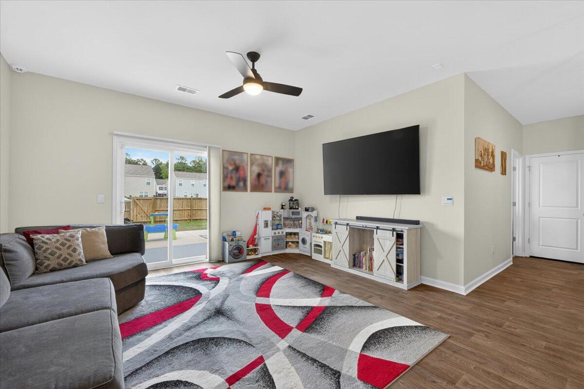 475 Cedarview Road Summerville, SC 29486 - Photo 7 of 29 Living Room