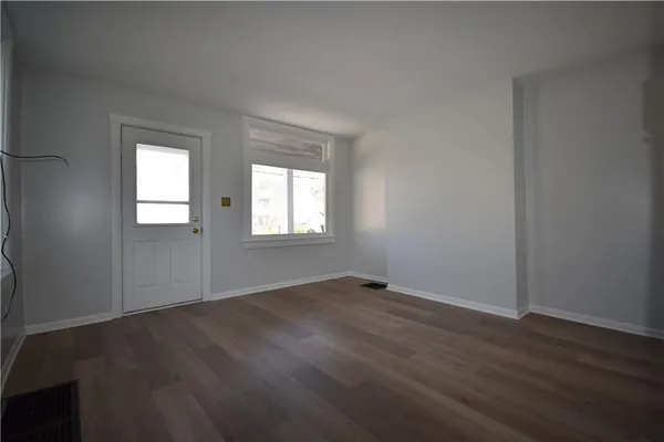 $1,095 | 111 Dewey Street, Pittsburgh, PA 15223
