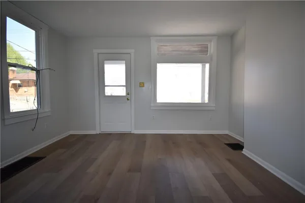 $1,095 | 111 Dewey Street, Pittsburgh, PA 15223