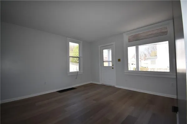 $1,095 | 111 Dewey Street, Pittsburgh, PA 15223