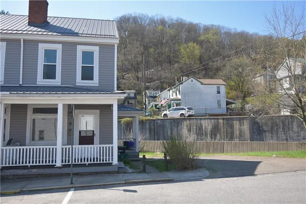$1,095 | 111 Dewey Street, Pittsburgh, PA 15223