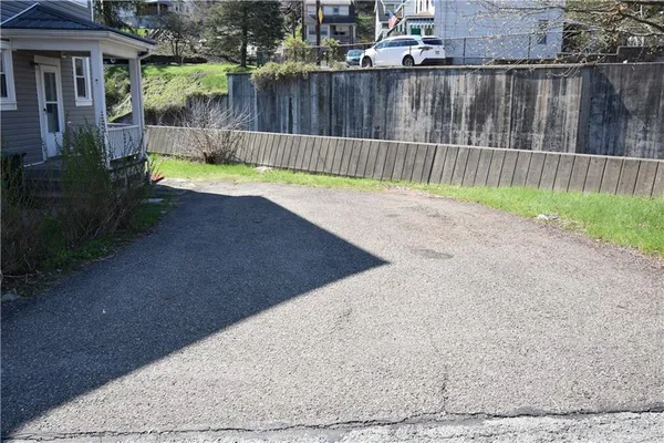 $1,095 | 111 Dewey Street, Pittsburgh, PA 15223