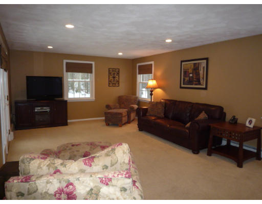 17 Churchill Road Franklin, MA 02038 - Photo 9 of 25 Gallery Image 9