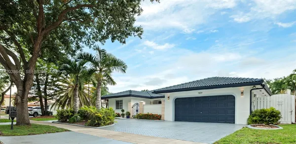 $925,000 | 7819 Northwest 166th Terrace, Miami Lakes, FL 33016