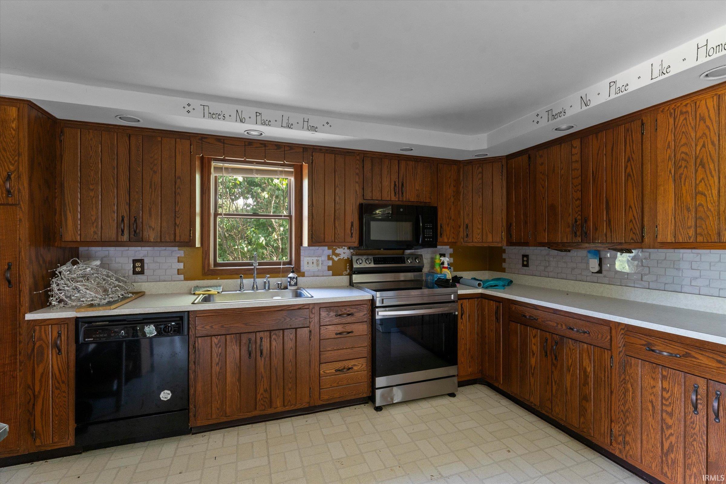 65582 Juniper Road Lakeville, IN 46536 - Photo 22 of 32