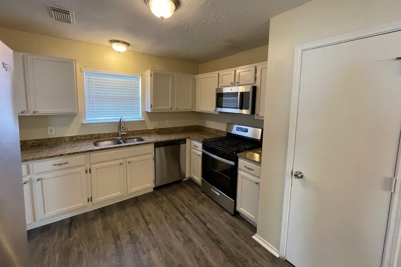 7134 Cheshire Park Road Houston, TX 77088 - Photo 4 of 17